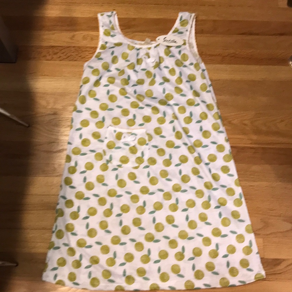 NWT fun graphic print apple summer night shirt has a retro vintage look